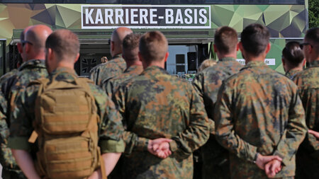 Der Anfang vom Ende? Soldaten vor einer »Karrierebasis« der Bund...
