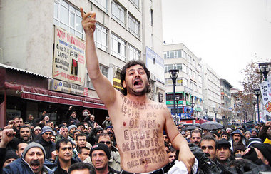 Tekel-Beschäftigte protestierten am Freitag in Ankara gegen die ... Tekel-Beschäftigte protestierten am Freitag in Ankara gegen die ...