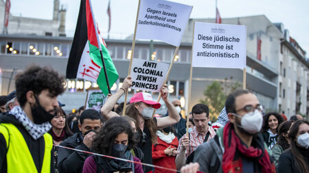 Mitglieder der »Jüdischen Stimme für gerechten Frieden in Nahost... Mitglieder der »Jüdischen Stimme für gerechten Frieden in Nahost...