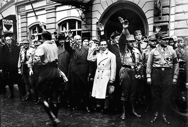 Großer Naziaufmarsch in Weimar: Thüringens Innenminister Wilhelm... Großer Naziaufmarsch in Weimar: Thüringens Innenminister Wilhelm...