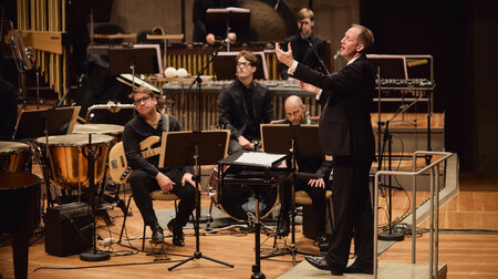 Gottseibeiuns: Der RIAS-Kammerchor und das DSO unter Justin Doyl... Gottseibeiuns: Der RIAS-Kammerchor und das DSO unter Justin Doyl...