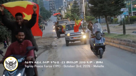 Die mit Addis Abeba verbündeten »Friedenskräfte von Tigray« fahr... Die mit Addis Abeba verbündeten »Friedenskräfte von Tigray« fahr...