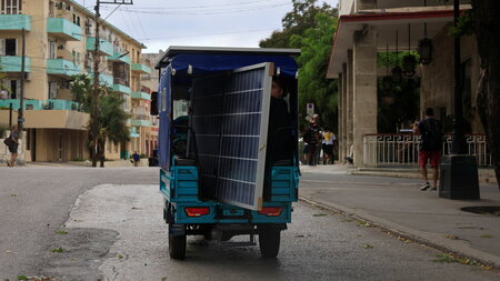 Transport eines Solarpanels in Havanna (6.7.2026) Transport eines Solarpanels in Havanna (6.7.2026)