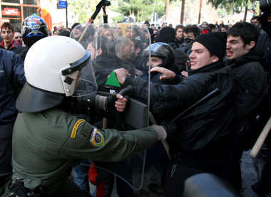 Auseinandersetzungen zwischen Polizei und Demonstranten am Mittw...