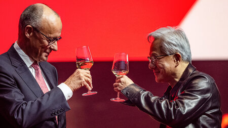 »Eher gewollt als gekonnt«: Kanzler und Nvidia-Boss Jensen Huang... »Eher gewollt als gekonnt«: Kanzler und Nvidia-Boss Jensen Huang...