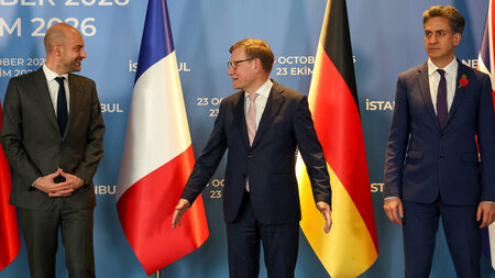 Die Außenminister Frankreichs, Deutschlands und Großbritanniens ... Die Außenminister Frankreichs, Deutschlands und Großbritanniens ...