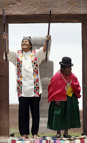 Evo Morales am Donnerstag in Tiwanaku: Als Zeichen für Autorität...