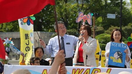 KPJ-Chefin Tamura Tomoko bei Protesten gegen die Regierungspolit...