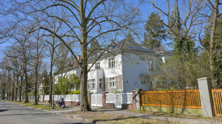 Der Majakowskiring im Berliner Ortsteil Niederschönhausen Der Majakowskiring im Berliner Ortsteil Niederschönhausen