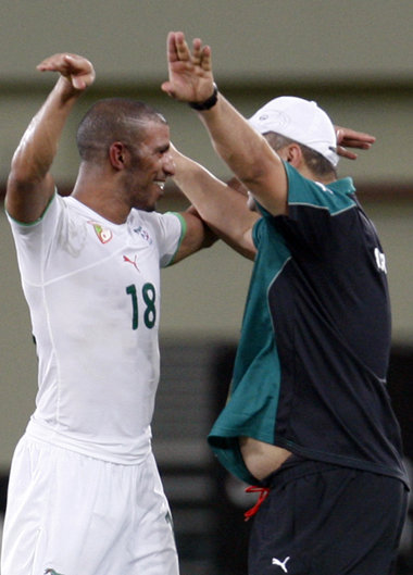 Bauchtanz ist die neue Mode: Algeriens Hameur Bouazza freut sich...