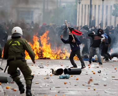 Kein Geld, keine Jobs, keine Perspektive – Griechenlands Jugend ...