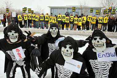 Totentanz gegen Atomkraft am 21. Januar vor dem Bundeskanzleramt... Totentanz gegen Atomkraft am 21. Januar vor dem Bundeskanzleramt...