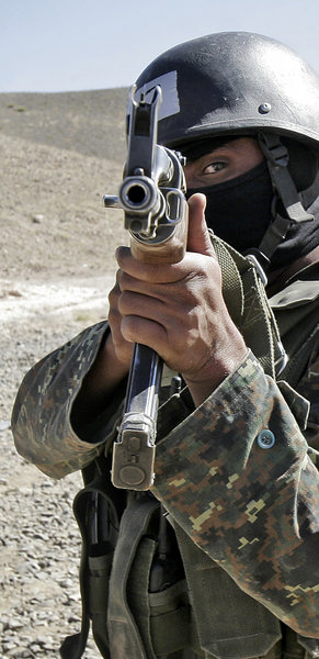 Enge Zusammenarbeit mit US-Spezialeinheiten: Soldat einer Antite... Enge Zusammenarbeit mit US-Spezialeinheiten: Soldat einer Antite...