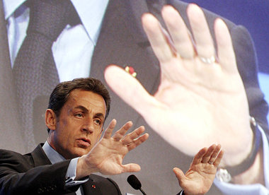 Hokuspokus, heile schnell – Nicolas Sarkozy gibt in Davos den Ar...