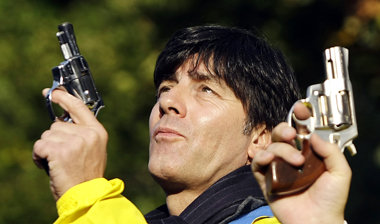 Auch heute schiebt Joachim Löw eine ruhige Kugel