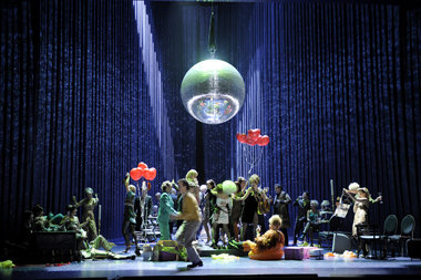 Es ist gerade sehr in Mode, komische Opern versuchsweise auch wi...