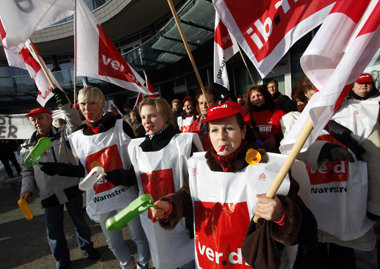 Krankenhausangestellte, wie hier in Wolfsburg, traten am Mittwoc...