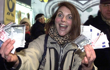 Feier zur Euro-Einführung am 1. Januar 2002 in Berlin. Der Jubel...