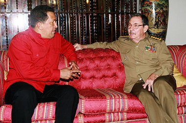 Hugo Chávez im Gespräch mit Raúl Castro