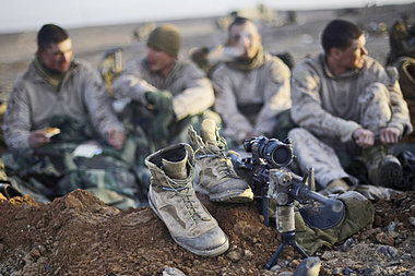 »Die Truppen kommen, um Ihnen zu helfen.« – US-Marines vor der S... »Die Truppen kommen, um Ihnen zu helfen.« – US-Marines vor der S...