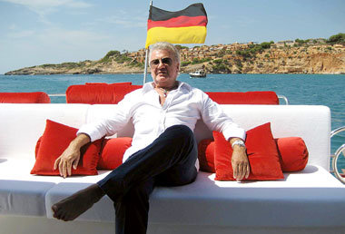 Formel-1-Manager Willi Weber vor Mallorca. – »Die da oben«