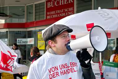 Streik bei Wohlthat. Berlin-Mitte, Karl-Liebknecht-Straße, 17. F...
