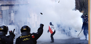 Erst nachdem 2008 in Litvinov auch die Polizei ins Visier der Ne...