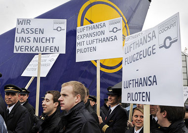 Streikende Piloten auf dem Frankfurter Rhein-Main-Flughafen am M...