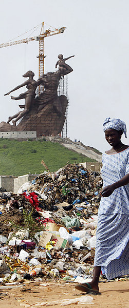 Die 50 Meter hohe »Wiedergeburt Afrikas« in Dakar