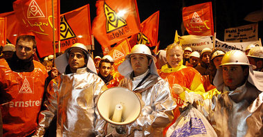 Metaller-Warnstreik im Februar 2008 in Stuttgart. Die erkämpften...