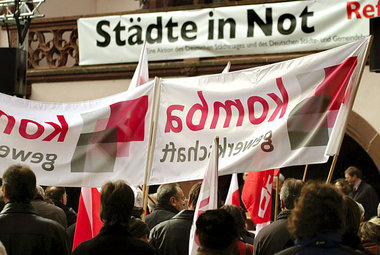 Da die lokalen Geldquellen der Kommunen selten ausreichen, trete...