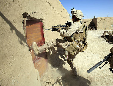 Haus für Haus nach Taliban durchsucht – US-Soldaten in Mardscha ...