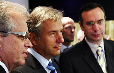 Dieter Scholz (DGB), Klaus Wowereit (SPD) und Harald Wolf (Links...