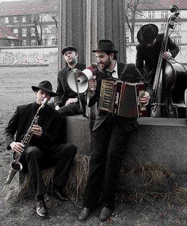 Verweigern keinen Alkohol: Daniel Kahn and the Painted Bird