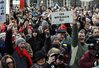 Bereits vor einem Jahr protestierten Islands Bürger in Reykjavik... Bereits vor einem Jahr protestierten Islands Bürger in Reykjavik...