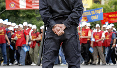 Unter Aufsicht der Repressionsorgane: Protestdemonstration gegen... Unter Aufsicht der Repressionsorgane: Protestdemonstration gegen...