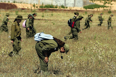 Nach dem Feldzug: Israelische Soldatinnen suchten am Donnerstag ...