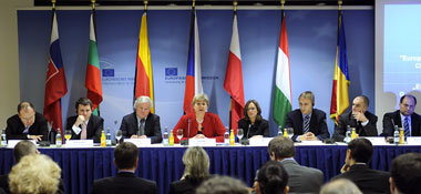Marianne Birthler (BstU, Mitte) mit Pressesprecherin und Vertret...