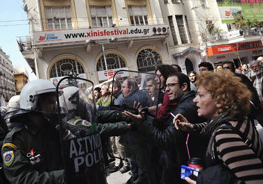 Wut über Sozialabbau und Repression: Zehntausende demonstrierten...