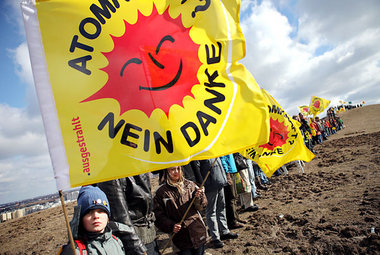 Die Antiatomkraftgemeinde in der BRD bekommt Zuwachs durch 150 S...