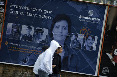 Bundeswehr wirbt um Nachwuchs im Berliner Bezirk Kreuzberg-Fried...