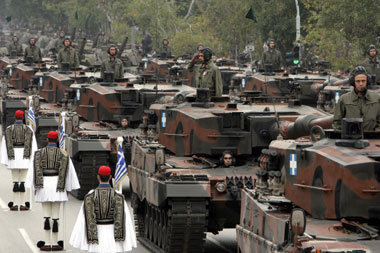 »Leopard«-Panzer made in Germany – Parade der griechischen Armee...