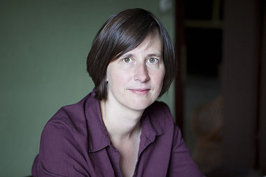 Karin Röggla ist Schriftstellerin. Sie kommt aus Salzburg und le... Karin Röggla ist Schriftstellerin. Sie kommt aus Salzburg und le...