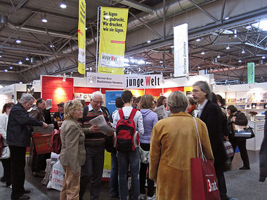 junge Welt, melodie & rhythmus, Bibliothek des Widerstandes und