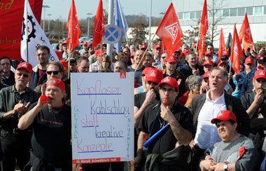 Mitarbeiter des Automobilzulieferers Getrag protestierten am Die...