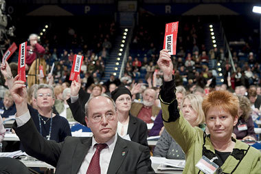 Einheit und Reinheit der Partei? Gregor Gysi und Petra Pau, hier... Einheit und Reinheit der Partei? Gregor Gysi und Petra Pau, hier...