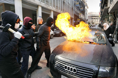 Revolte ist nicht Revolution – spontane Aktionen führen nicht de... Revolte ist nicht Revolution – spontane Aktionen führen nicht de...