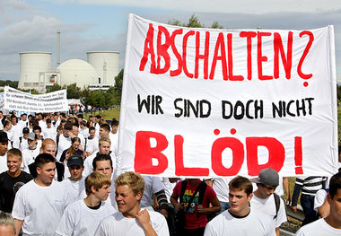 Für »Arbeitsplätze« und Milliardenprofite: Azubis von Energiekon... Für »Arbeitsplätze« und Milliardenprofite: Azubis von Energiekon...