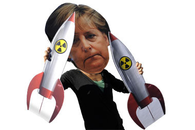 »Unsere Zukunft atomwaffenfrei«– Protestaktion vor der CDU-Bunde...