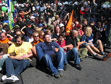 Sitzblockade gegen Neonazis in Berlin, 19. August